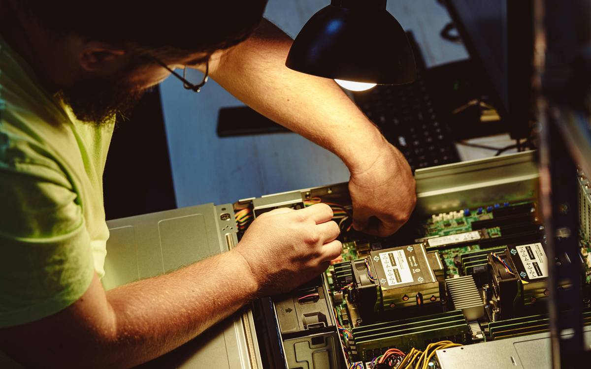 How to Master Server Failure Recovery: A Fault Tolerance Guide for Cybersecurity Pros