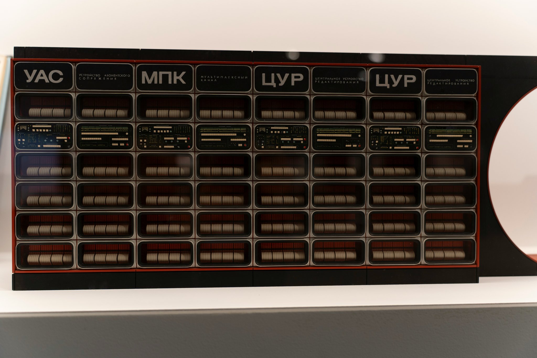 Illustration showing two servers sharing workload via redundancy protocols.