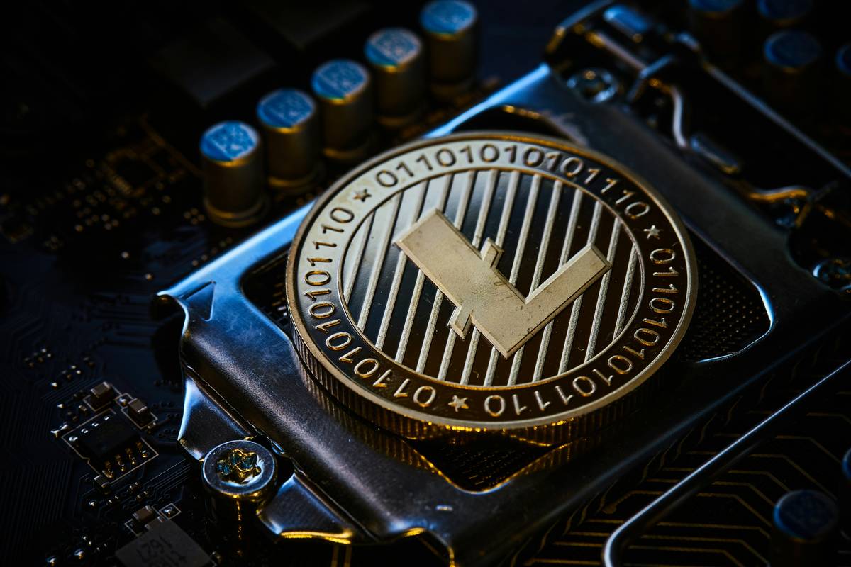 Bar chart showing rising costs of downtime in regulated industries: healthcare ($9k/min), finance ($11k/min), SaaS ($5.6k/min)