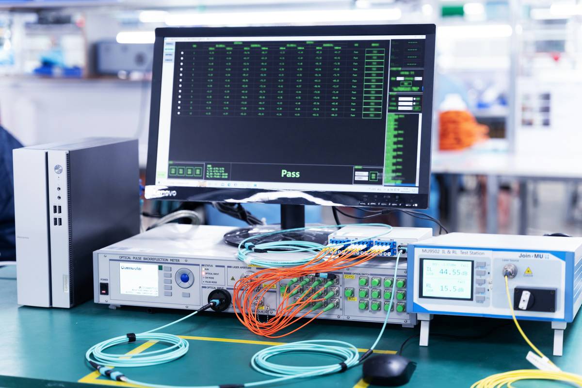 Comparison chart showing fault tolerance vs. passive monitoring in system reliability
